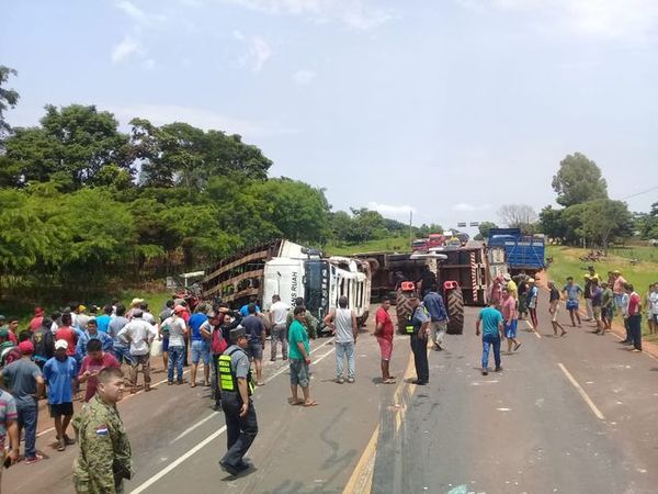 Vuelco de camión en Vy’a Renda deja varios fallecidos