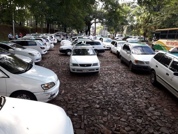 Ciudad del este: Taxistas realizan movilización en rechazo a la reglamentación de MUV y Uber
