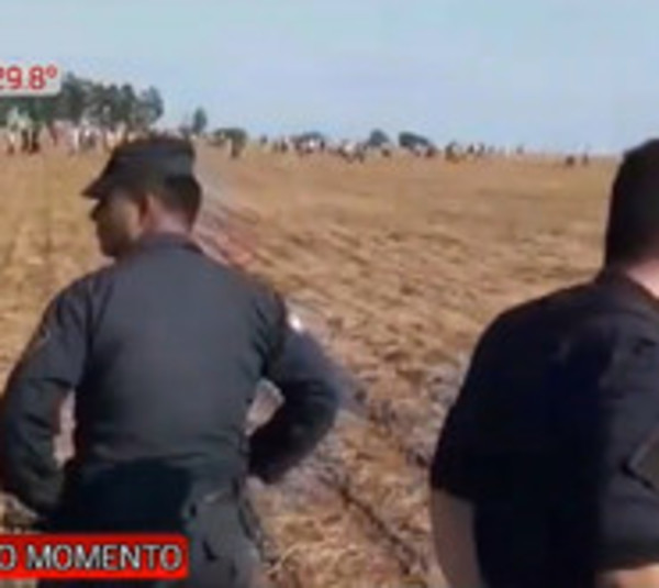 Fuerte enfrentamiento entre labriegos y agentes policiales - Paraguay.com