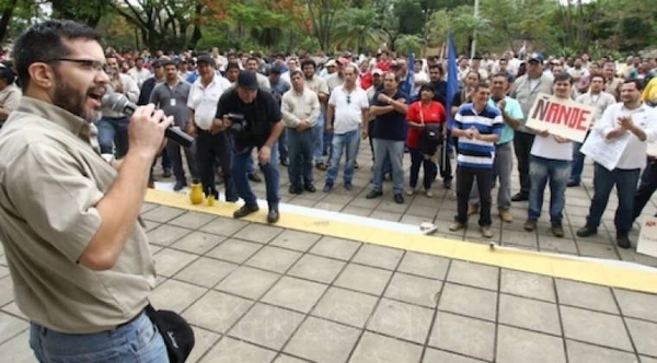HOY / Recorte a "altos beneficios" de contrato de estatales: se movilizan contra tijerazos