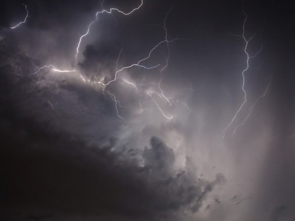 Lluvias con tormentas eléctricas para 10 departamentos