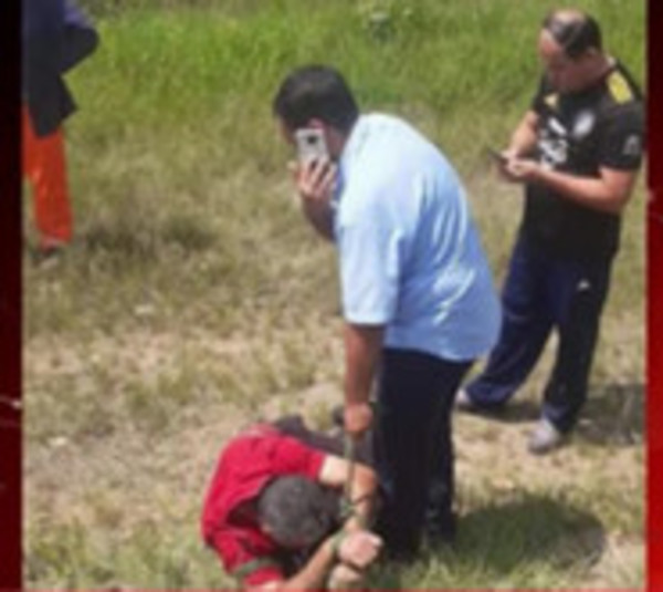 Pasajeros golpearon a hombre que habría manoseado a una menor - Paraguay.com