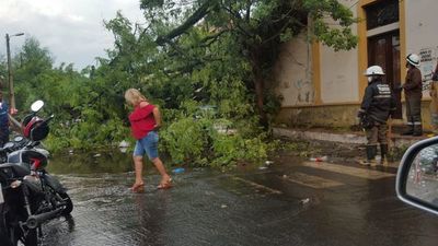 Sigue vigente alerta por temporal que ya causó grandes destrozos  - Nacionales - ABC Color