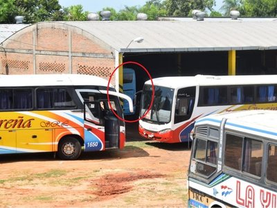 Ediles aseguran que gobernador esconde "bus de oro"