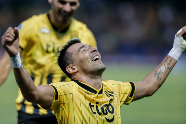 Guaraní avanza en la Copa goleando a San José