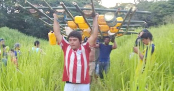 Por su kape desafiaron a la “laguna de la muerte”