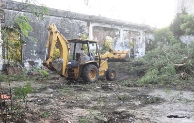 Se limpió ayer el predio de la excervecería y fiscalía allana - Locales - ABC Color
