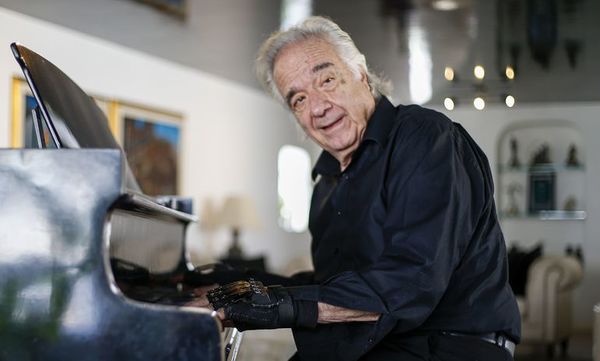 Aclamado músico brasileño vuelve al piano gracias a guantes “milagrosos” - Música - ABC Color
