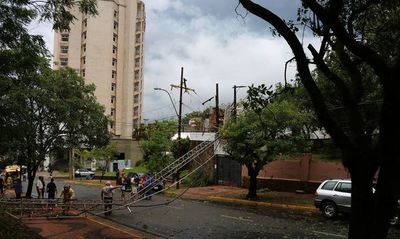 Unas 680.000 personas quedaron sin el suministro de energía eléctrica tras fuerte tormenta - ADN Paraguayo