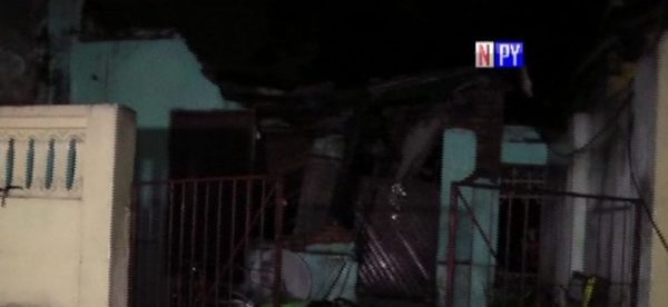 Casa se derrumba sobre mujer de 74 años en Asunción | Noticias Paraguay