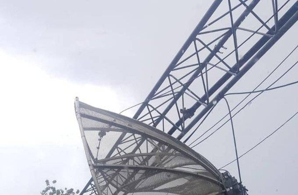 HOY / Temporal derribó antena de radio: director resalta que políticos ni se solidarizaron