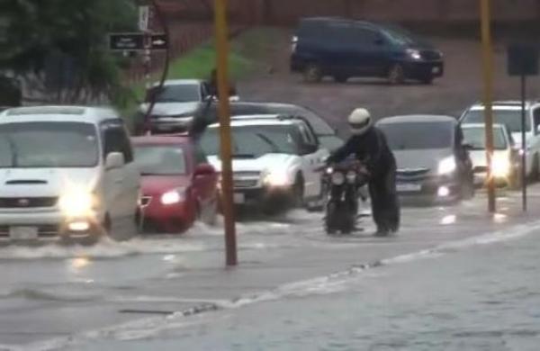 Avenida Concejal Romero se encuentra bajo agua - SNT
