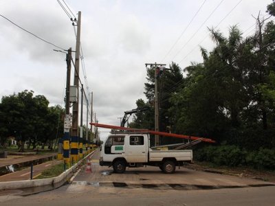 ANDE: 30.000 familias siguen sin energía eléctrica tras temporal