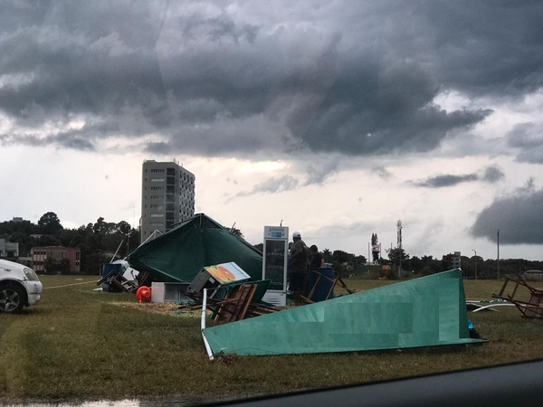 Itapúa: ANDE continúa contra trabajos de reposición de energía tras fuerte tormenta