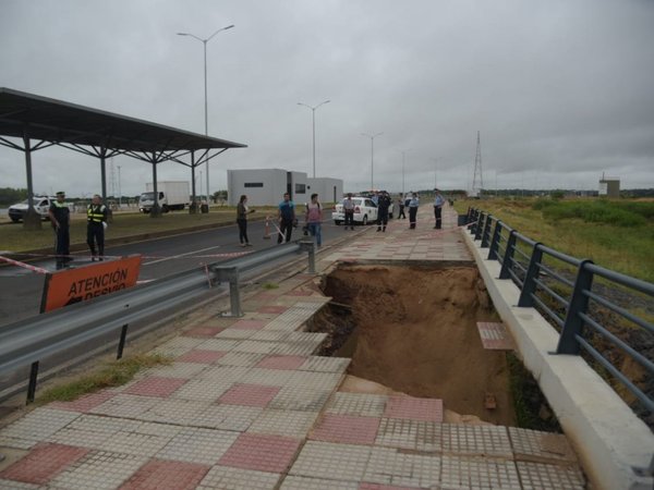 Costanera Norte: Clausuran carril por desmoronamiento de vereda