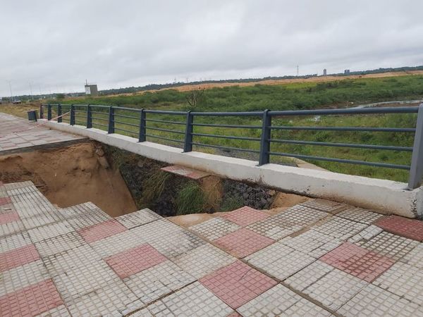 Se derrumba parte de un puente sobre la Costanera Norte
