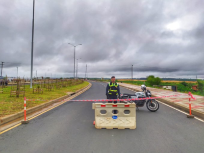 Bloquean calzada de salida de la Costanera Norte