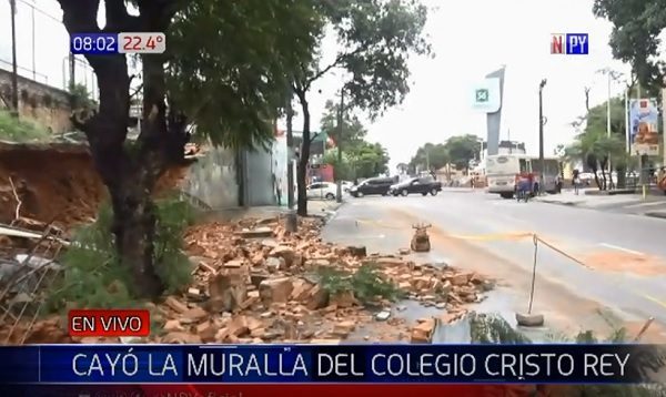 Muralla de colegio Cristo Rey se desmorona tras temporal