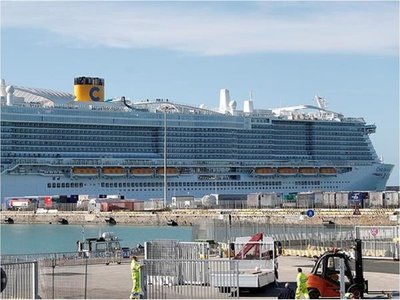 Autoridades bloquean un crucero por posible caso coronavirus