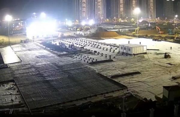 Cámara transmite en vivo la construcción del hospital que China quiere levantar en 10 días - SNT
