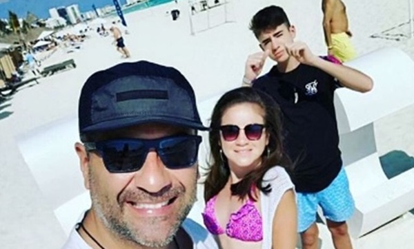Roberto Pérez de vacaciones con sus hijos