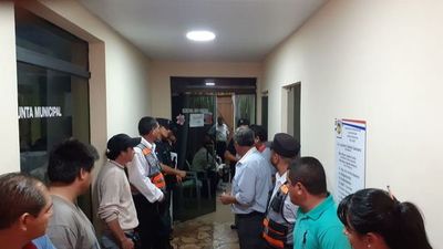 Concejal sostiene que lo suspendieron por denunciar coimas » Ñanduti