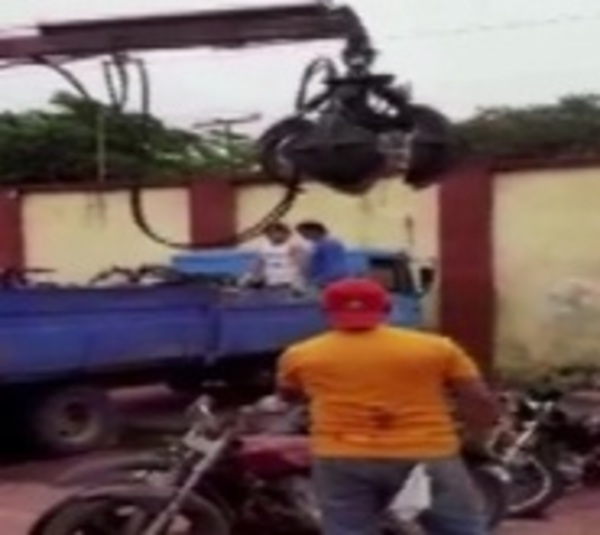 Retiran motos chatarras de comisarías - Paraguay.com