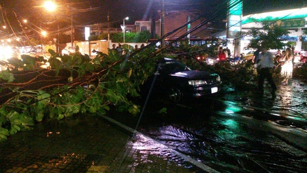 Tras tormentas la SEN asiste a varias familias en Asunción