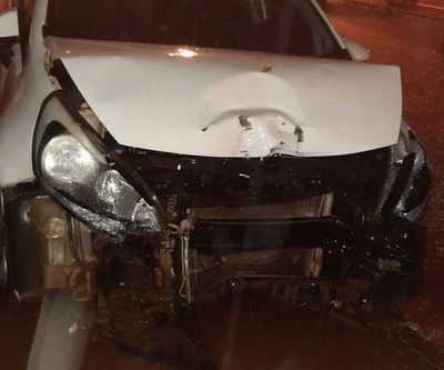 Atropelló un auto, se fugó y a pocas cuadras chocó contra otro vehículo