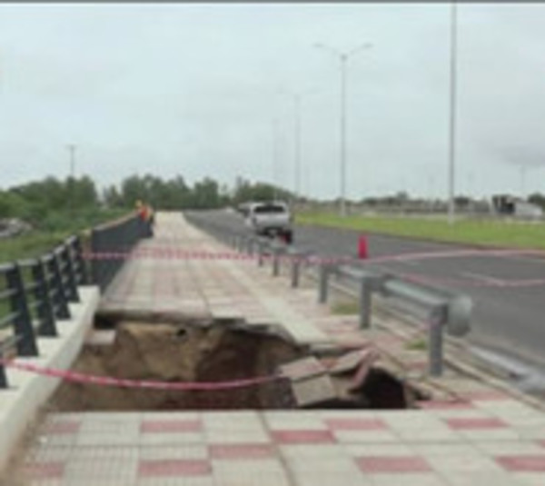 Puente en costanera de Asunción se desmorona  - Paraguay.com
