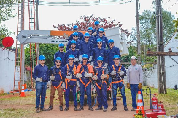 Becas de Especialización en Líneas Energizadas de 23 mil Voltios