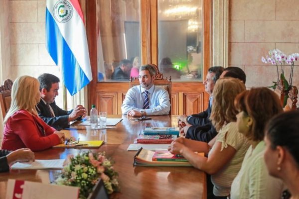 MEC entrega la totalidad de kits escolares de manera "inédita"