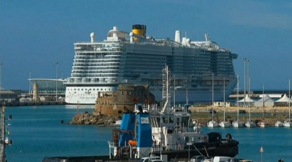 BLOQUEAN EN ITALIA CRUCERO CON 6.000 PASAJEROS POR MUJER CHINA CON POSIBLE CORONAVIRUS