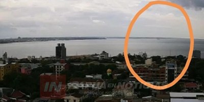 LA TORMENTA LOS TOMÓ EN MEDIO DEL PARANÁ