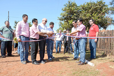 Presidente de Ande y Rubén Rojas firman convenio para congraciarse con usuarios