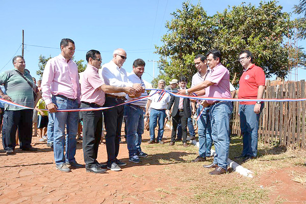 Presidente de Ande y Rubén Rojas firman convenio para congraciarse con usuarios
