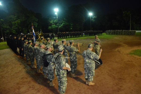 Retreta militar en el barrio Ciudad Nueva - Noticde.com