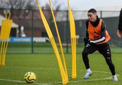 Se cumple un año de la llegada de Almirón al Newcastle