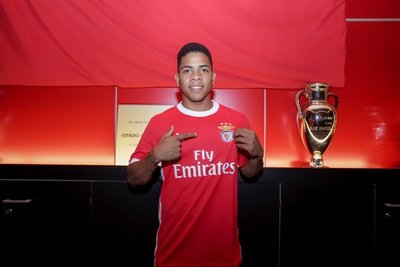 Derlis Mereles firma contrato con el Benfica