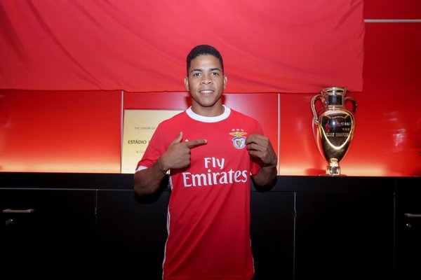 Derlis Mereles firma contrato con el Benfica