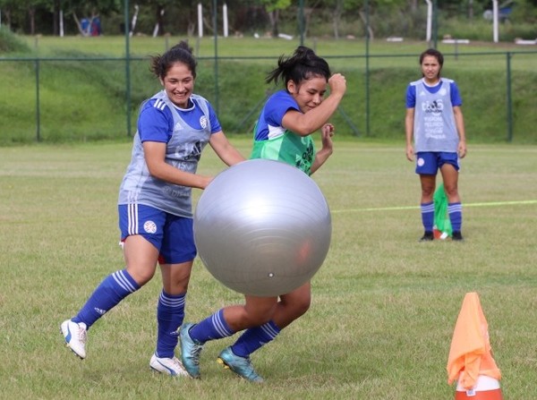 Dinámico entrenamiento de la Albirroja Femenina - APF