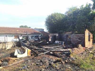 MUJER CON PROBLEMAS MENTALES HABRÍA INCENDIADO LA CASA DE SU PADRE