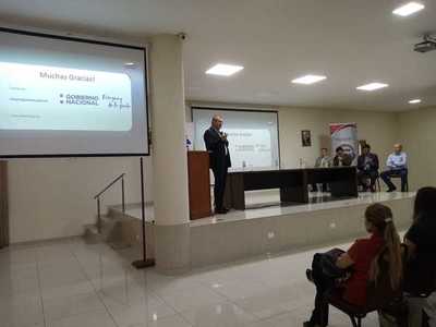 Aduanas socializó con importadores esteños nuevo sistema de control de mercaderías