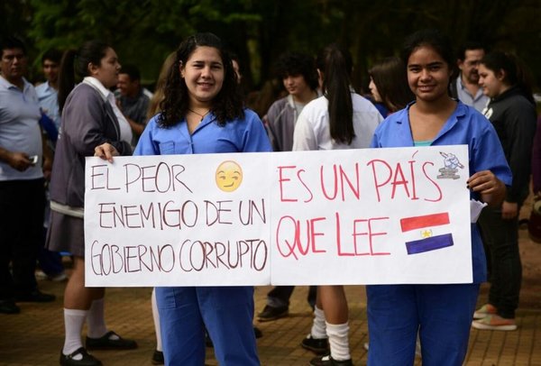 Estudiantes secundarios esperan que este año ya se solucione la falta de docentes.