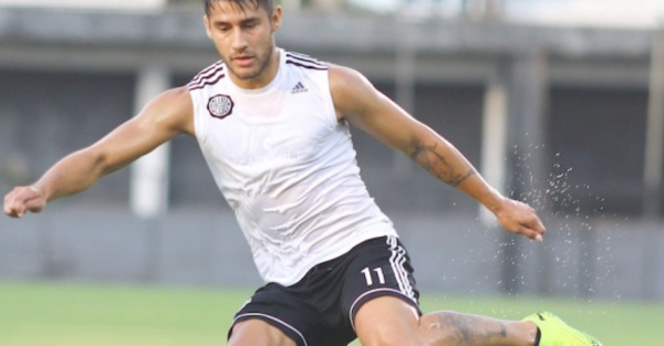 “Tito” pica en punta por la banda izquierda