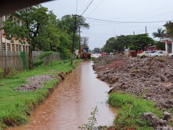 Municipalidad inicia obra de desagüe pluvial denunciada como fantasma