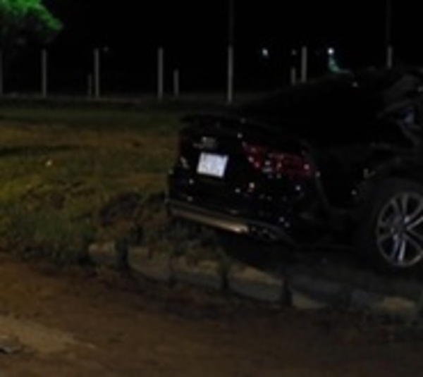 Choque entre moto y auto deja dos muertos sobre avenida Perón - Paraguay.com