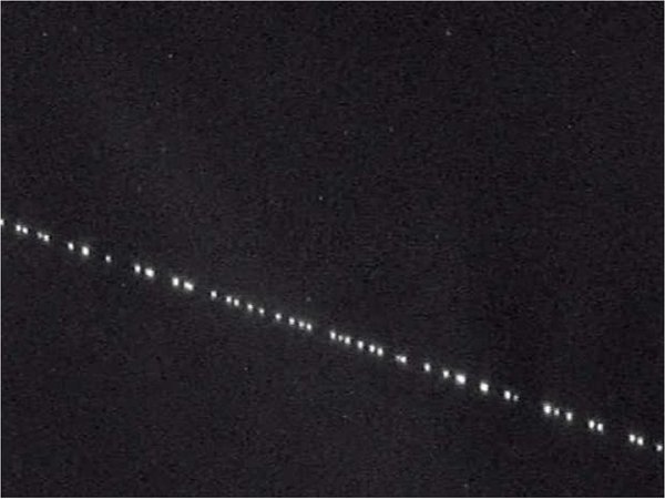 Así se vio el paso de los satélites Starlink de SpaceX en Paraguay