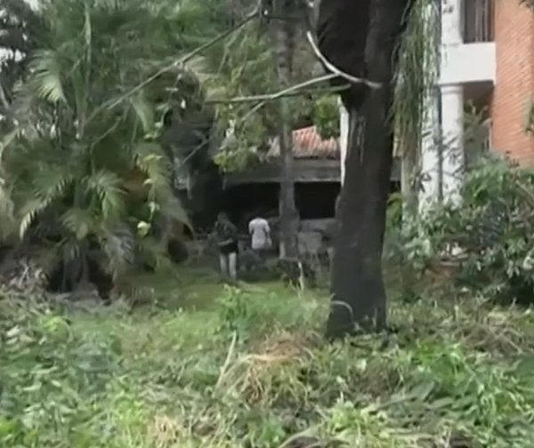 Intervienen casa abandonada con criaderos de mosquitos