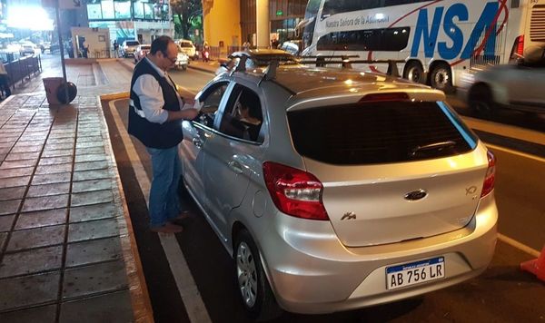 Coronavirus: Migraciones intensifica controles en puente de la Amistad